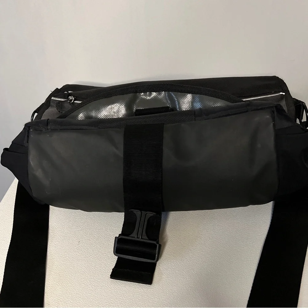 YAK PAC Messenger Crossbody Computer Bag Black Gray Many Pockets.